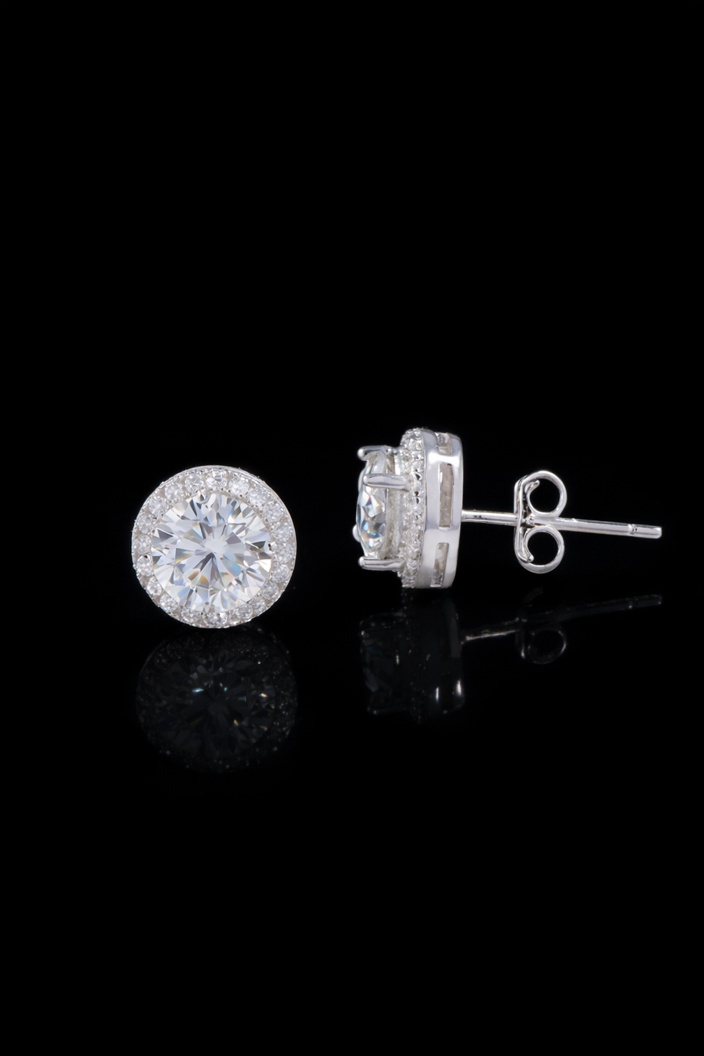 Round Moissanite Studs